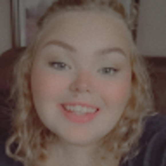 Meet your Posher, Tia - Picture 1 of 1